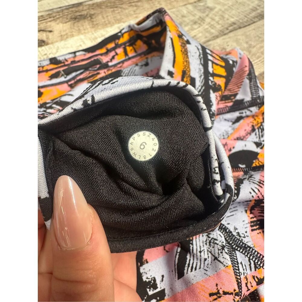 Lululemon Sun Runner Crop *17" Inversion Multi / Black Yoga Pants | Size 6 - Picture 13 of 13